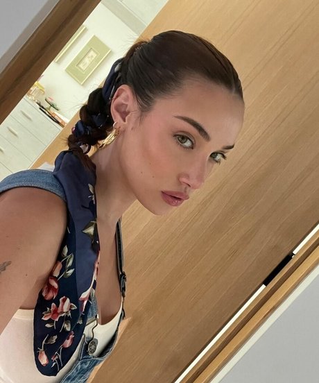 gros seins branlette espagnole onlyfans haute qualité sympa image