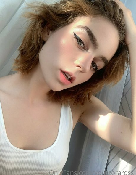 YourCoraRossi étoile érotique galeries
