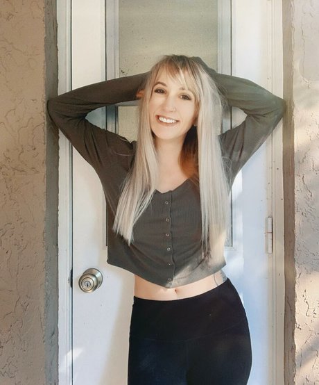 Nicholena joli modèle img