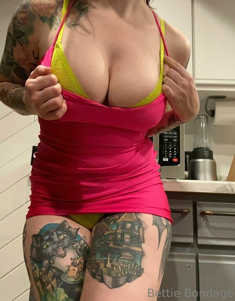 milf aux cheveux noirs onlyfans haut nu photos