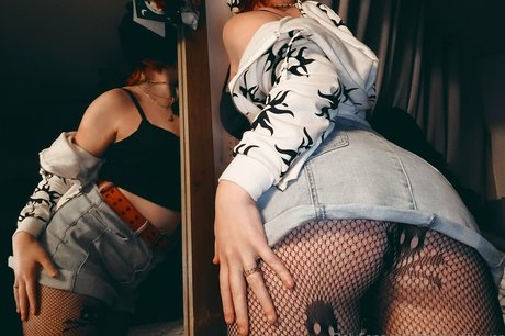 déshabillage onlyfans art sympa galerie