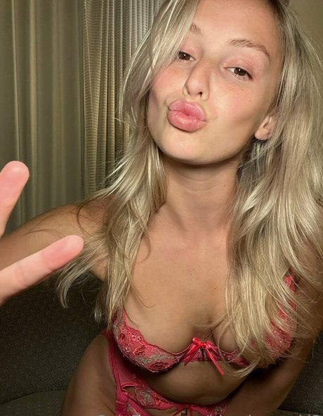 pom-pom girl nue onlyfans belle définition images