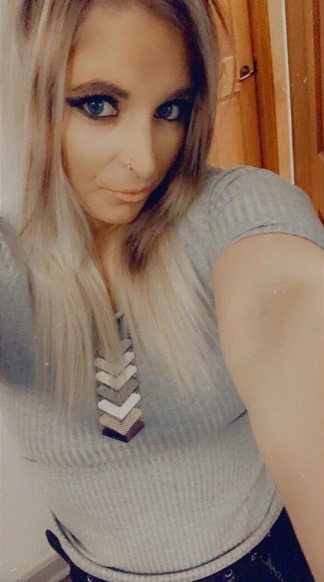 whit sin mannequin photo