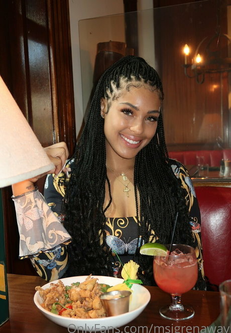 Jasmine Grenaway modèle joli des photos