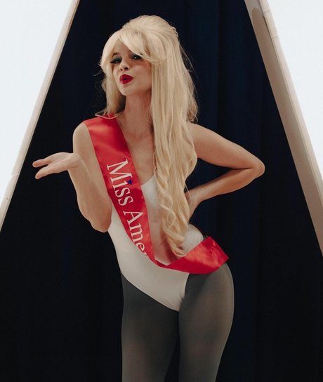 Barbara Palvin modèle de sexe collection