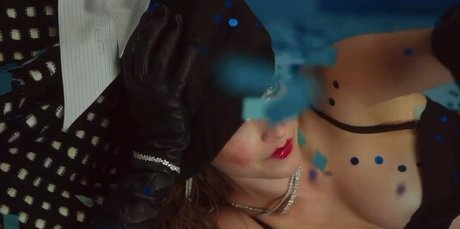 lingerie blanche onlyfans chaud et sexy img