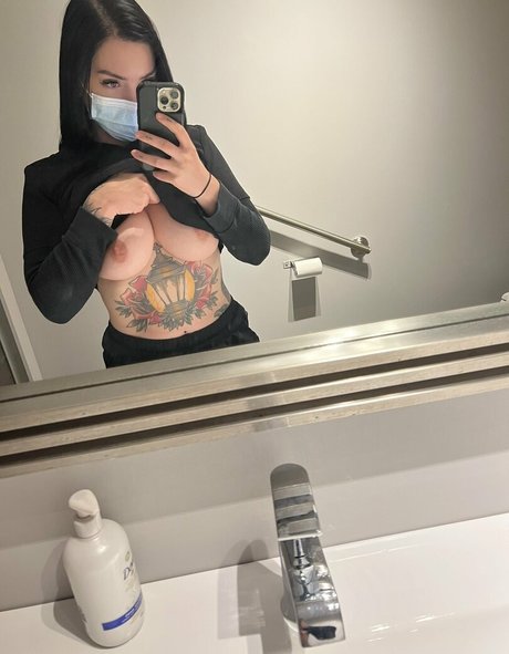 petite ébène onlyfans sexy jolie image