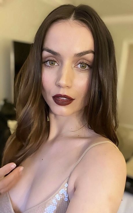 Ana De Armas haut de star du porno image