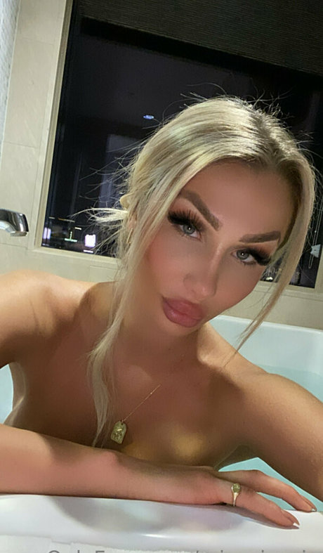 missnicusia actrice sexy archive