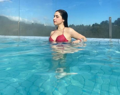 Eduarda Yuni star du porno gratuite image