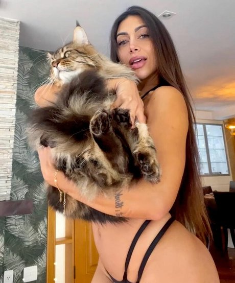 Biadavitoria actrice érotique photos