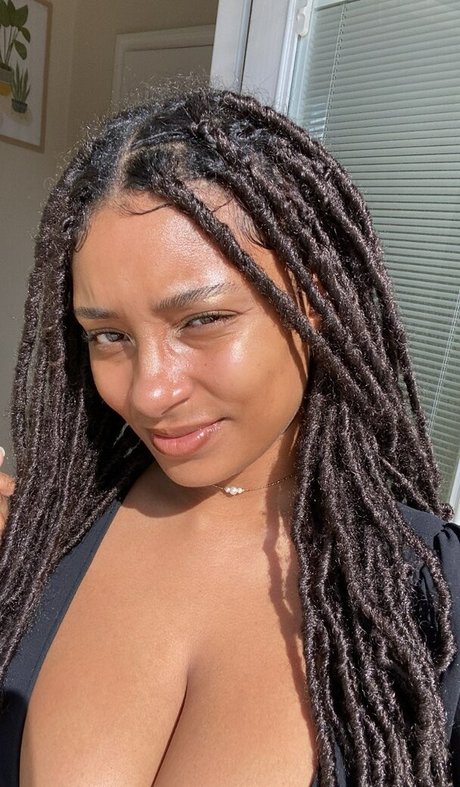 gros seins ébène onlyfans nu sexy images