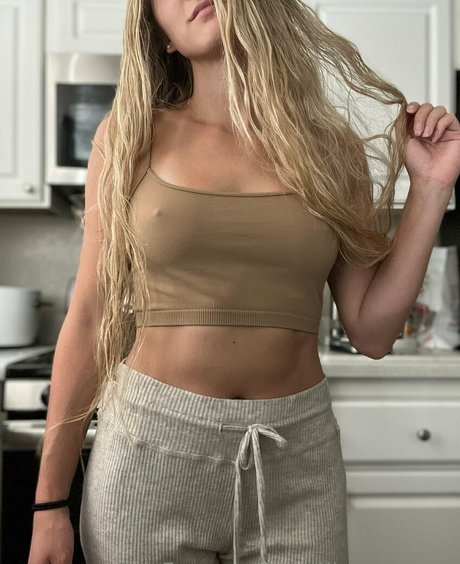 MissBlondeBunny modèle érotique images