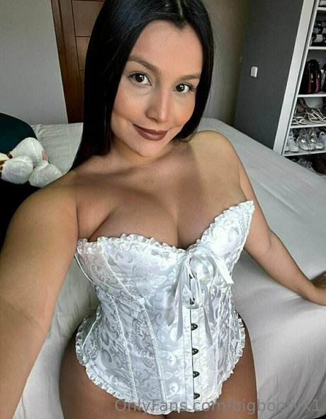 rousse aux gros seins onlyfans érotique en haute qualité images