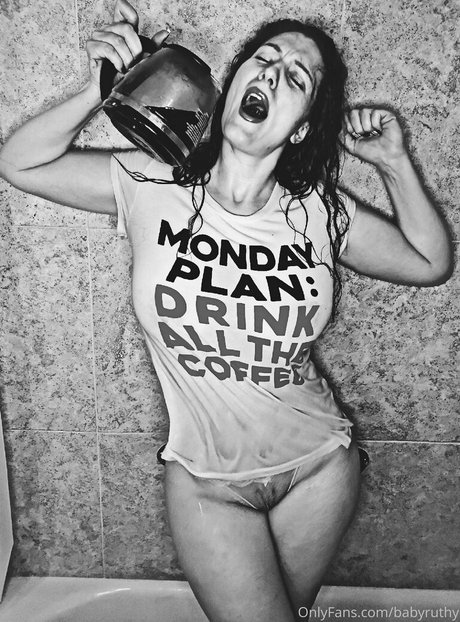 babyruthy actrice sexy img