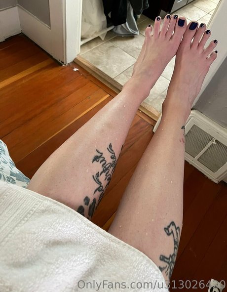 loritoes32 modèle sexy image