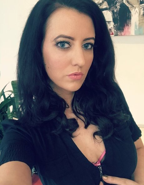 rousse aux gros seins onlyfans parfaite haute qualité archive