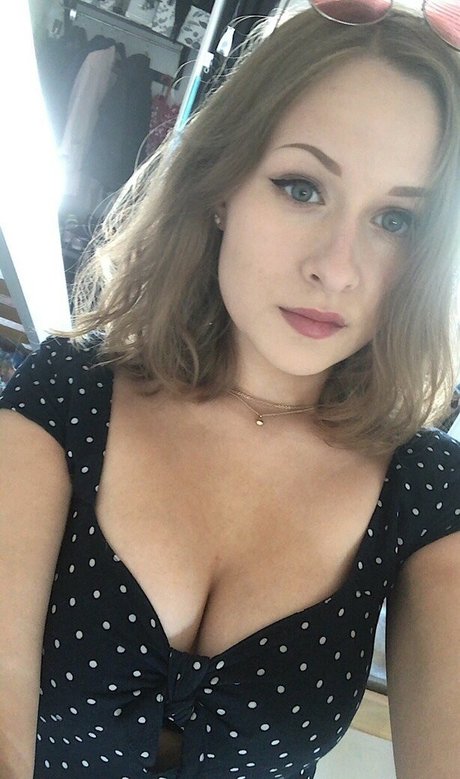 énorme gode onlyfans art exclusif archive