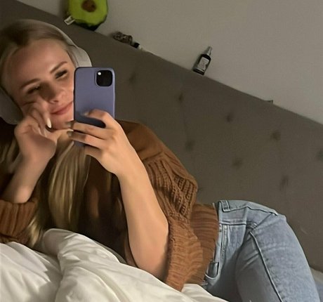 gini frech actrice adulte photo