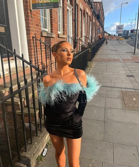 Morgan B modèle pornographique collection