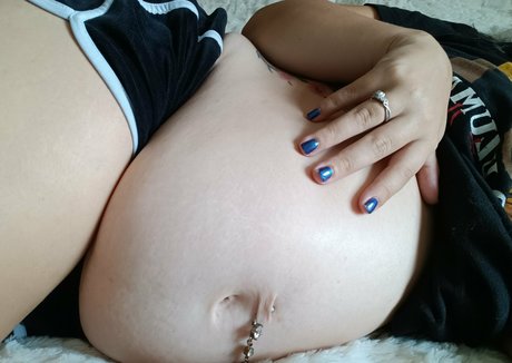 naughtysalamanderfree actrice de nus images