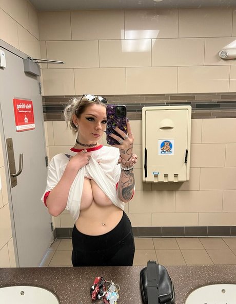 demon fatale modèle érotique archive