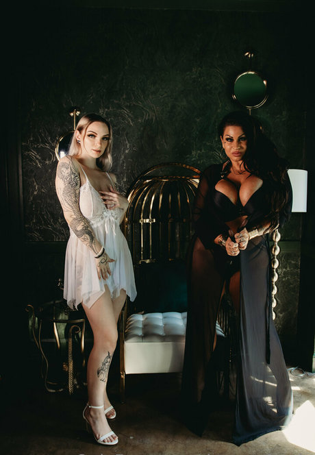 demon fatale modèle adulte collection