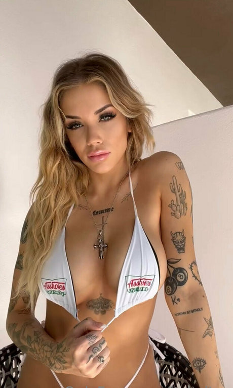 itssaraxo modèle pornographique photo