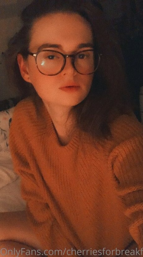 cherriesforbreakfast actrice érotique collection