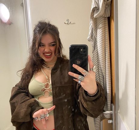 fans de grandes filles uniquement haut por photos