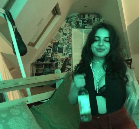 milf aux cheveux noirs onlyfans top exclusif photos