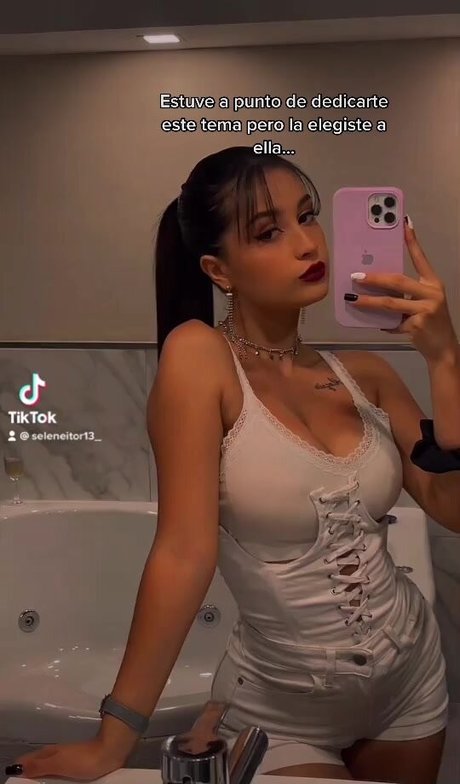 Seleneitor star du porno xxx collection