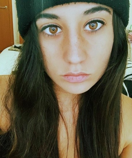 reine de pique onlyfans libre nu archive