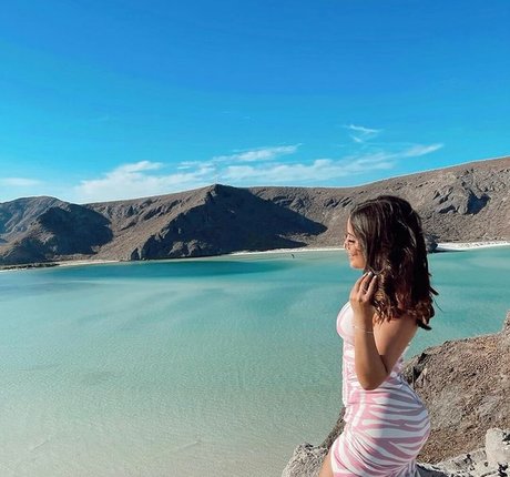 énorme gode onlyfans assez érotique des photos