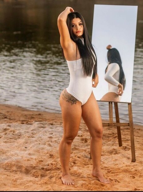 Paula Kamaisaka modèle nu galerie