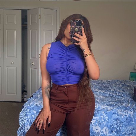 Priya Yasmin X modèle artistique archive