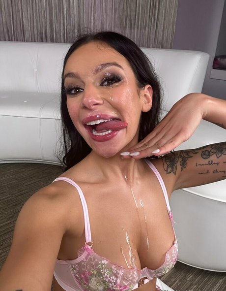 femme seulementfans pornographique hd des photos