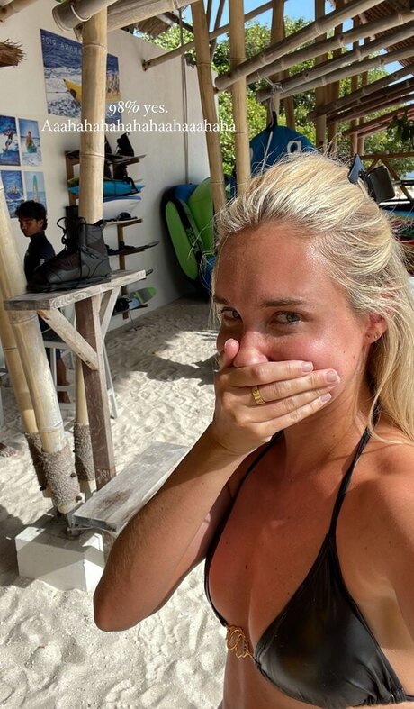 Megan McKenna étoile nue archive