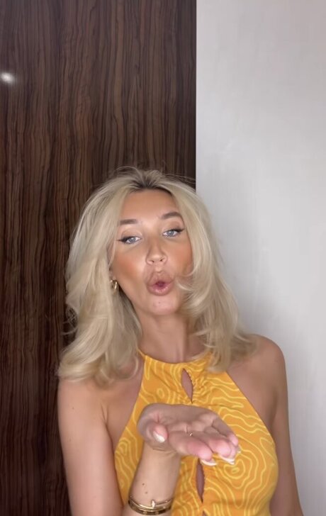 Megan McKenna sexe star images