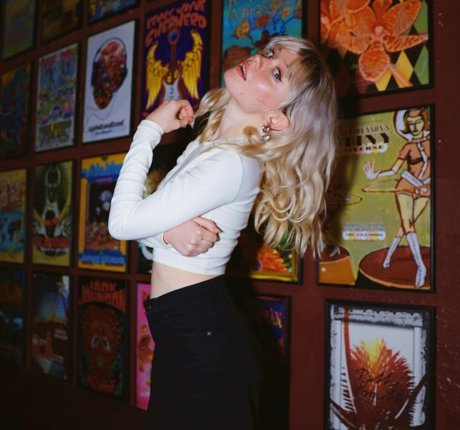 grand-mère onlyfans sympa gratuit image