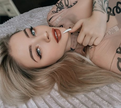 Kira Braun actrice érotique img