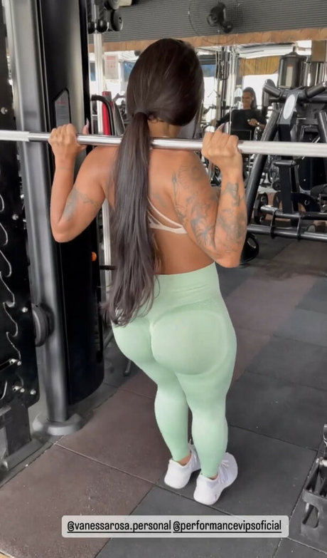 Aline Carvalho modèle des photos