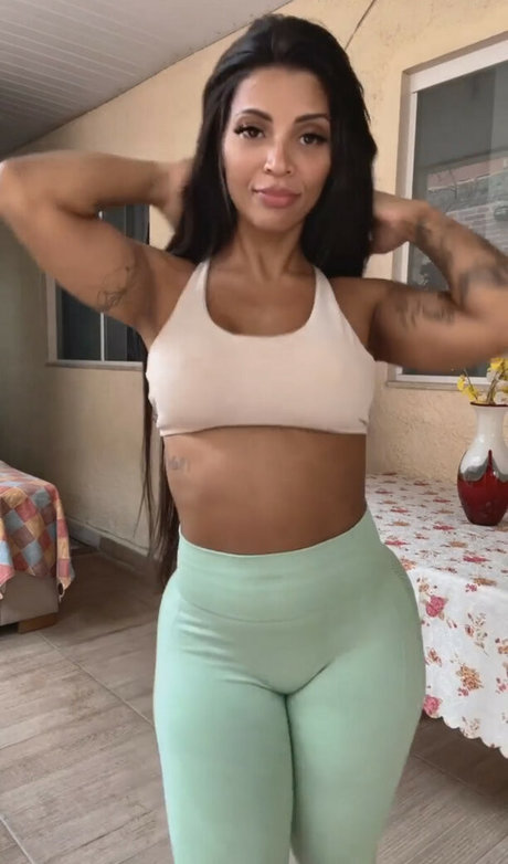 Aline Carvalho meilleur modèle galeries