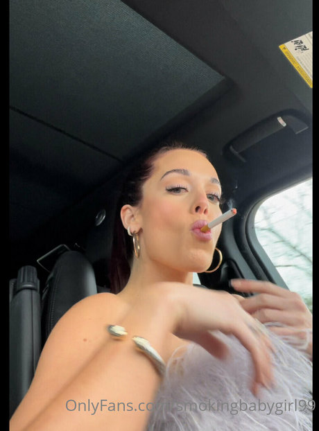smokingbabygirl99 actrice sexy img