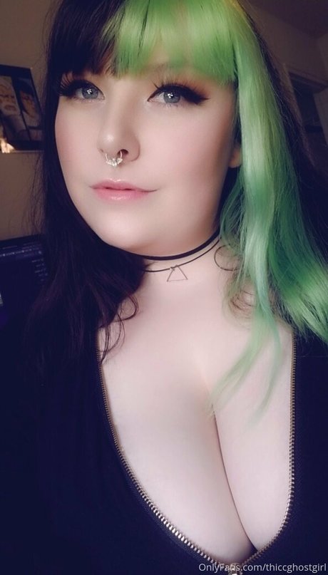 thiccghostgirl modèle gratuit image