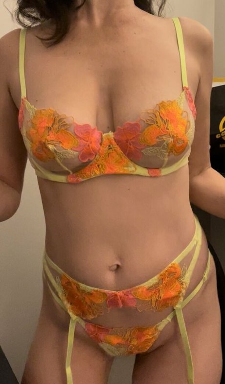 SexyLatinaWife jolie actrice des photos