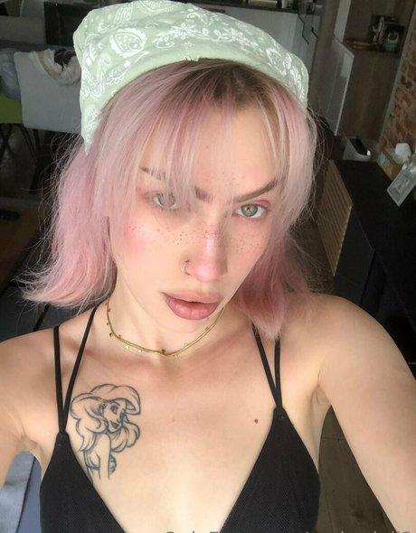 emiardeli2 actrice de nus galeries