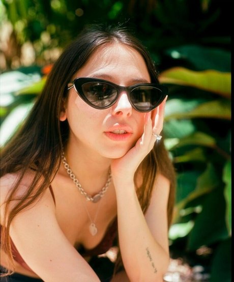 Esther Povitsky étoile sexy image