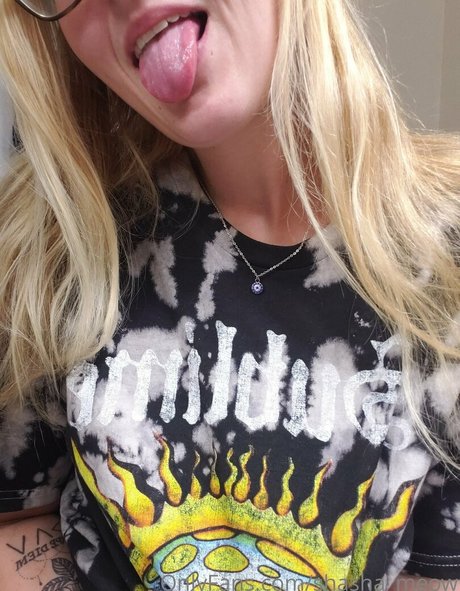 shasha meow modèle nu collection