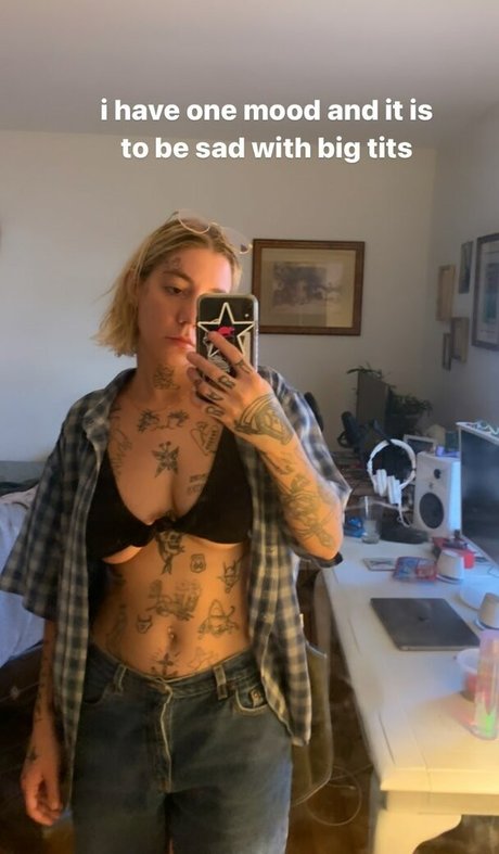 Velvetears modèle xxx photo